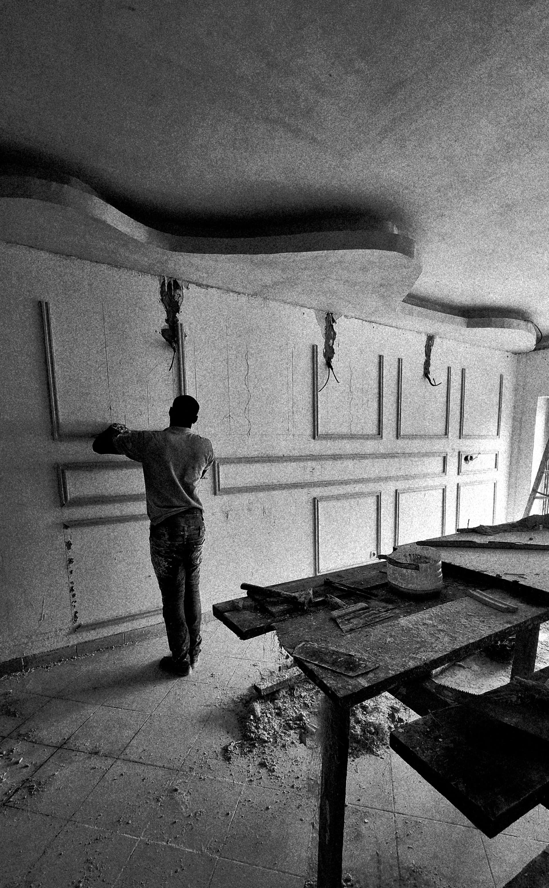 Les détails prennent place. Moulures.